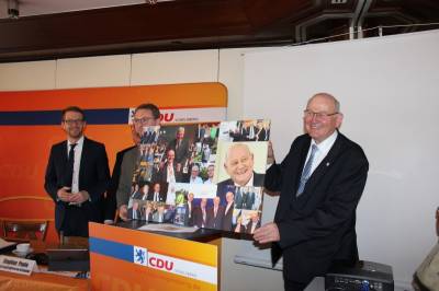 Europa KPT Eudorf Januar 2019 - Kurt Wiegel (rechts) wird gedankt