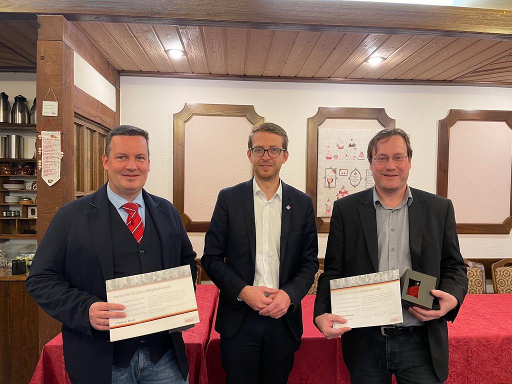 Landtagsabgeordneter Michael Ruhl ehrte Dietmar Krist und Andreas Henke für ihre 25jährige Mitgliedschaft